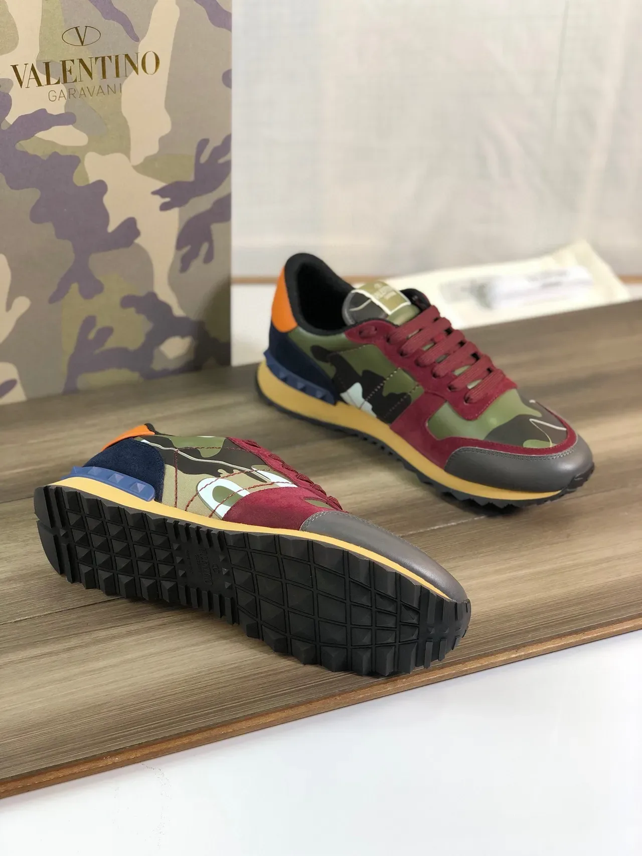 Valentino Camuflagem e Borgonha Camurça Lifestyle Sneakers 2