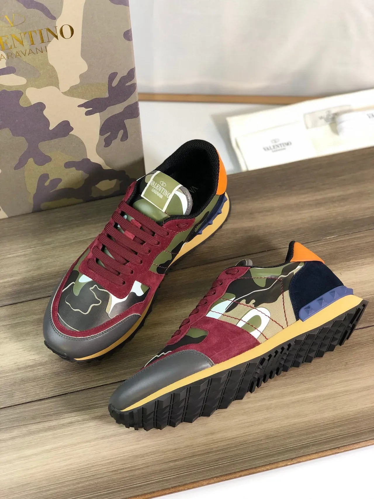 Valentino Camuflagem e Borgonha Camurça Lifestyle Sneakers 4