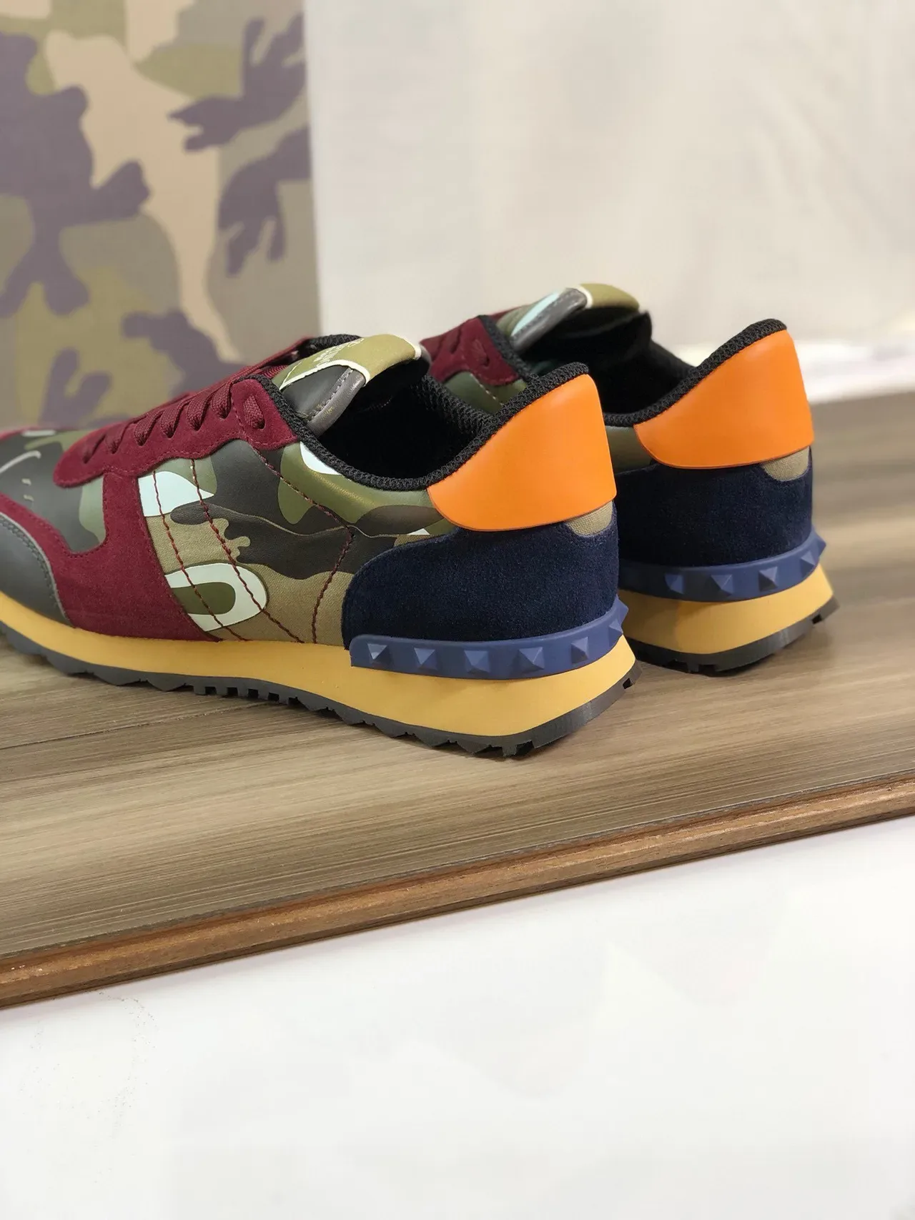 Valentino Camuflagem e Borgonha Camurça Lifestyle Sneakers 5