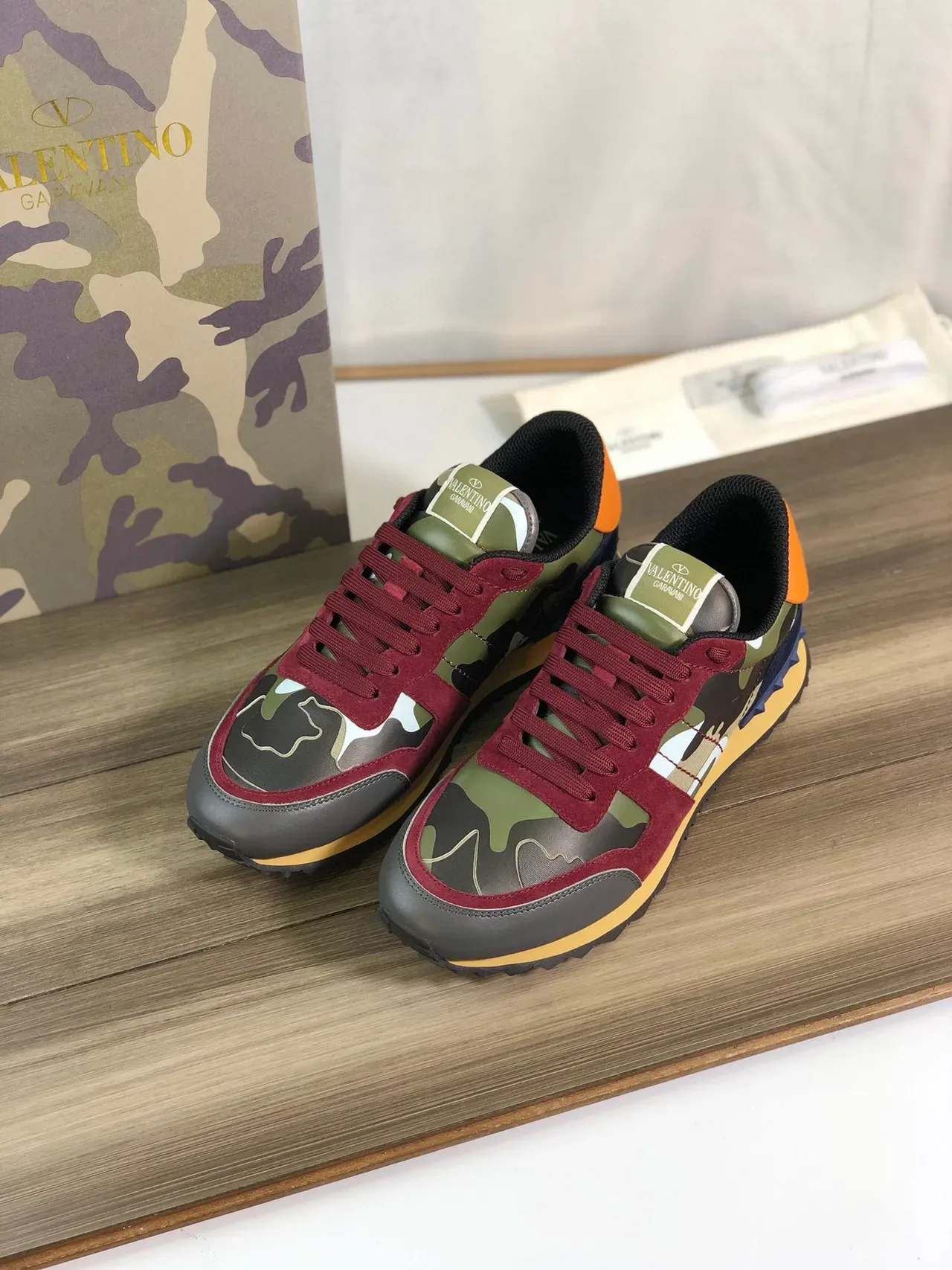Valentino Camuflagem e Borgonha Camurça Lifestyle Sneakers 7