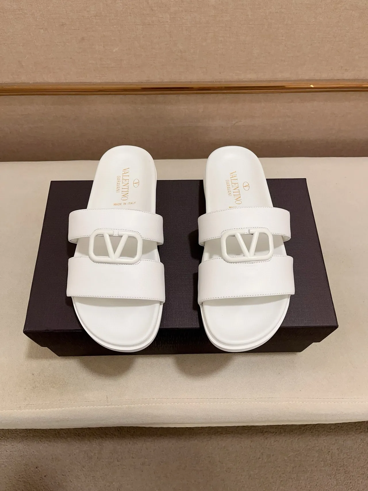 Valentino Ouvert Noir Marine à double bride Métal VLogo Boucle Sandales 3