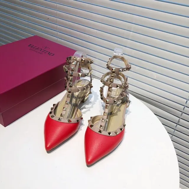 Valentino Rojo Beige con Tachuelas y Correa Múltiple 2