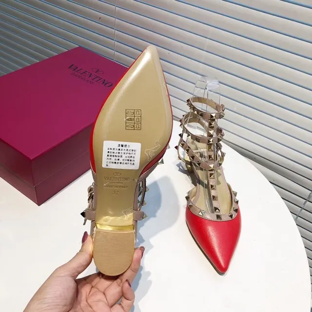 Valentino Rojo Beige con Tachuelas y Correa Múltiple 9