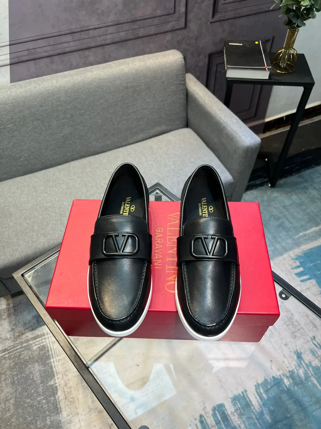 Valentino Rockstud Preto Branco Couro Fivela VLOGO Loafer 2