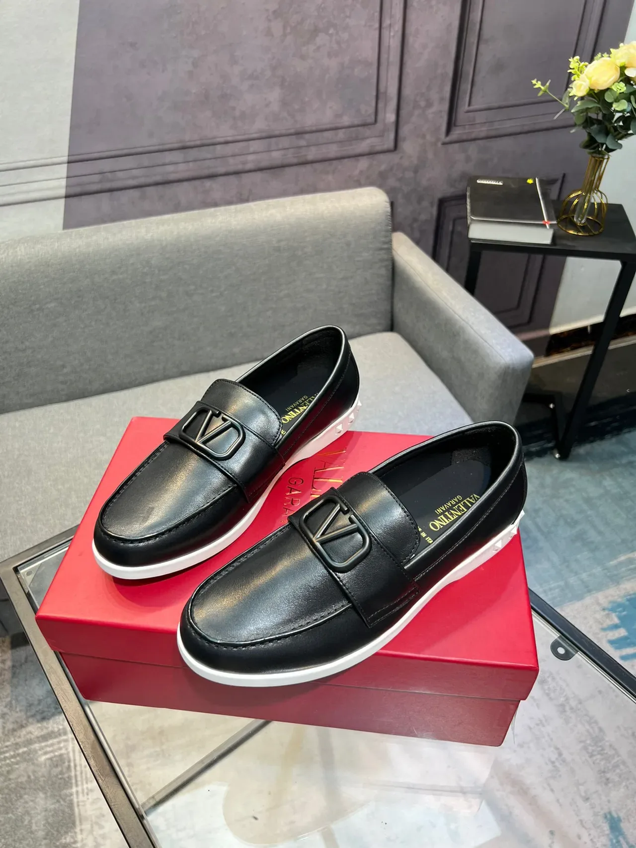 Valentino Rockstud Preto Branco Couro Fivela VLOGO Loafer 3