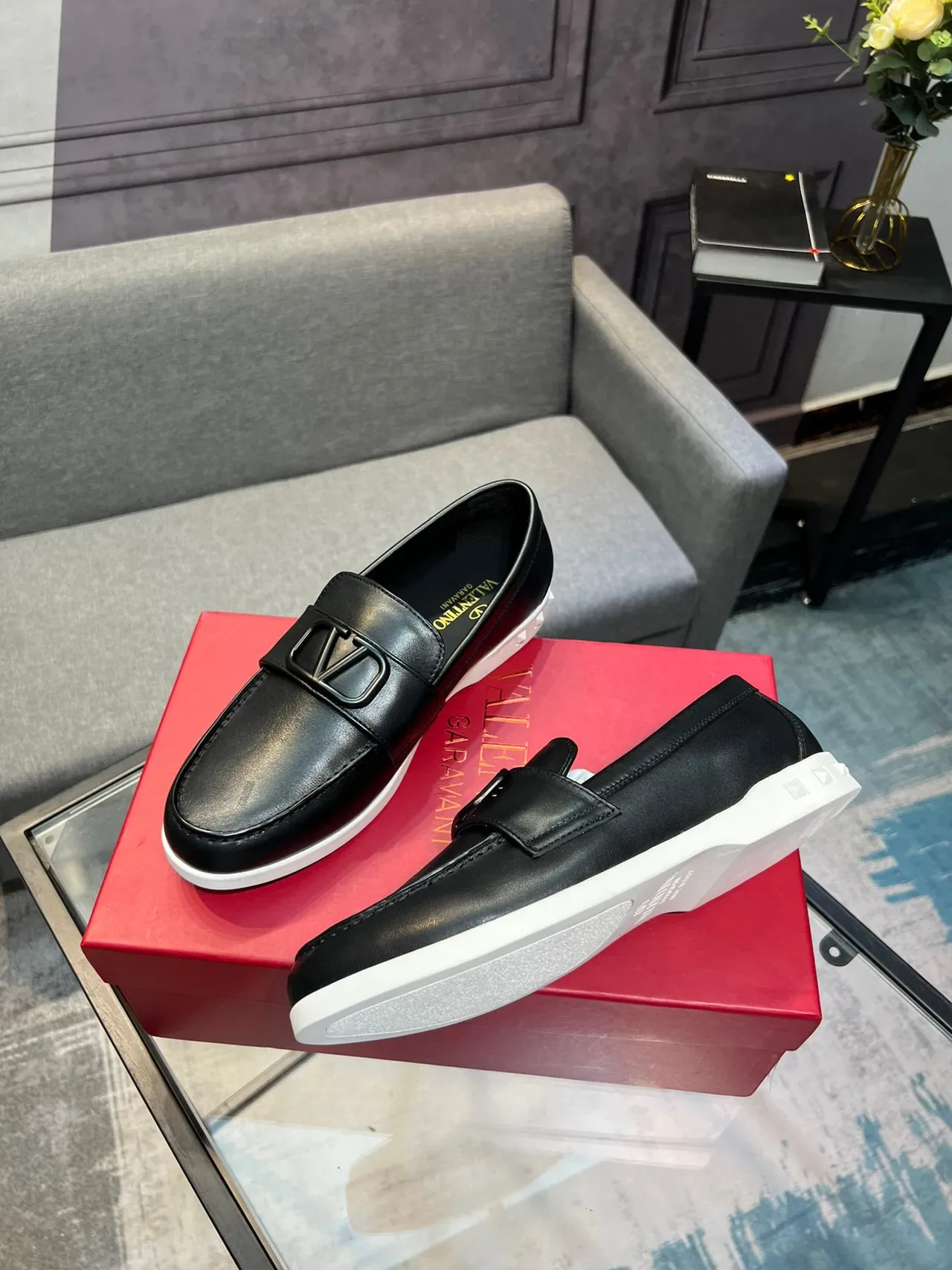 Valentino Rockstud Preto Branco Couro Fivela VLOGO Loafer 4