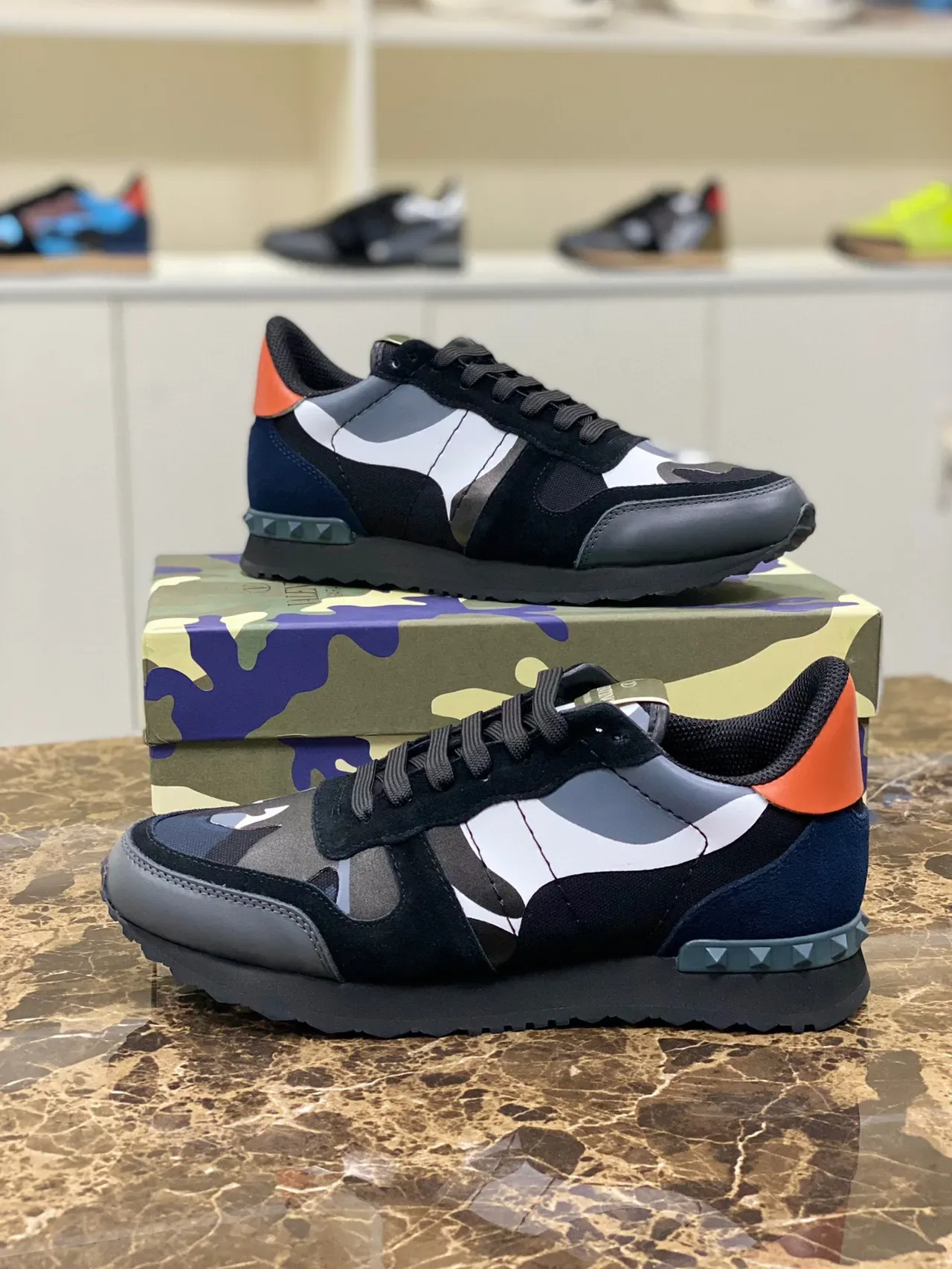 Valentino Rockstud Camo Print Cuir suédé et Nylon Sneakers Lifestyle 6
