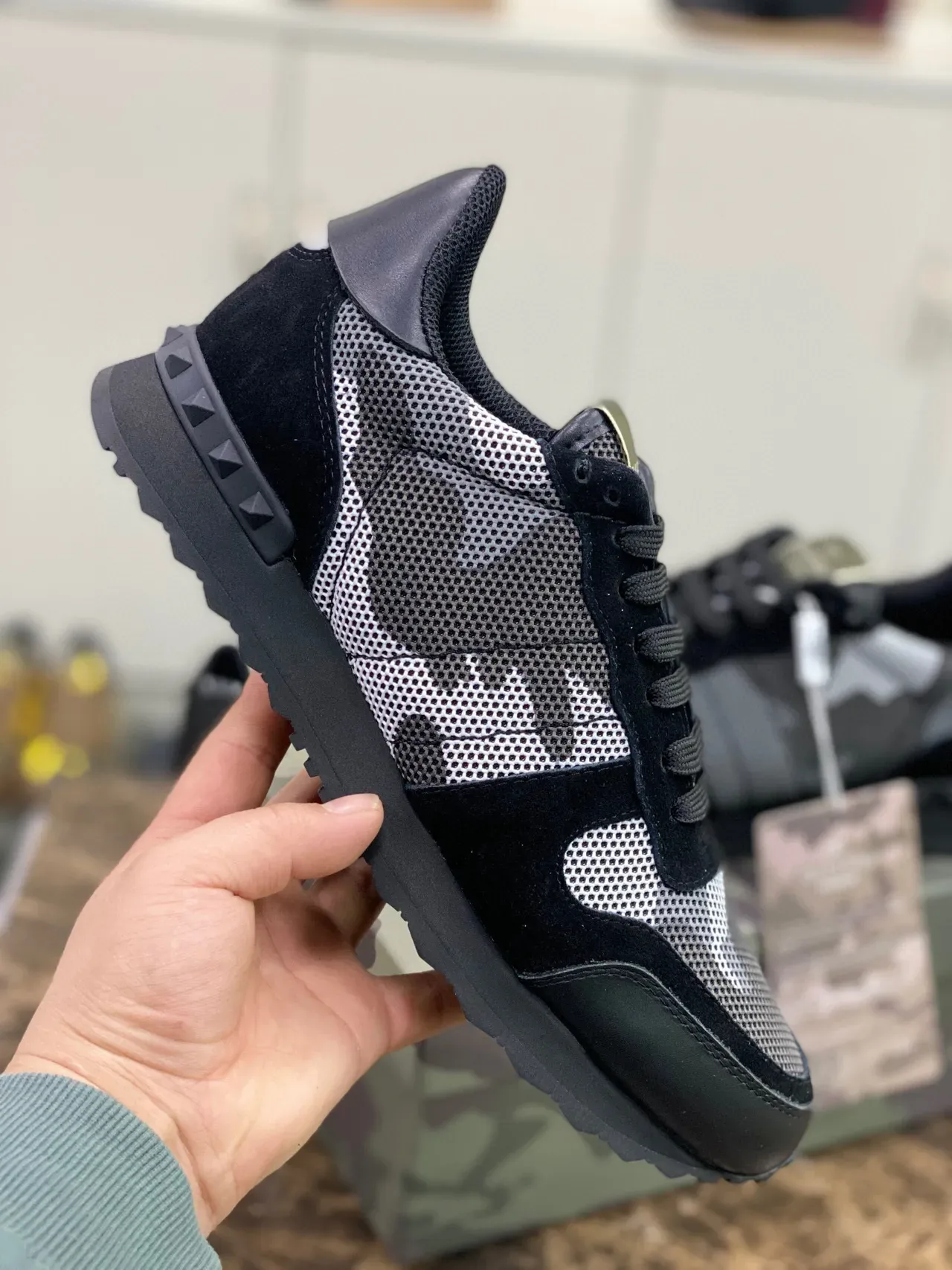 Valentino Rockstud Camouflage Mesh et Suède Lifestyle Sneakers 2