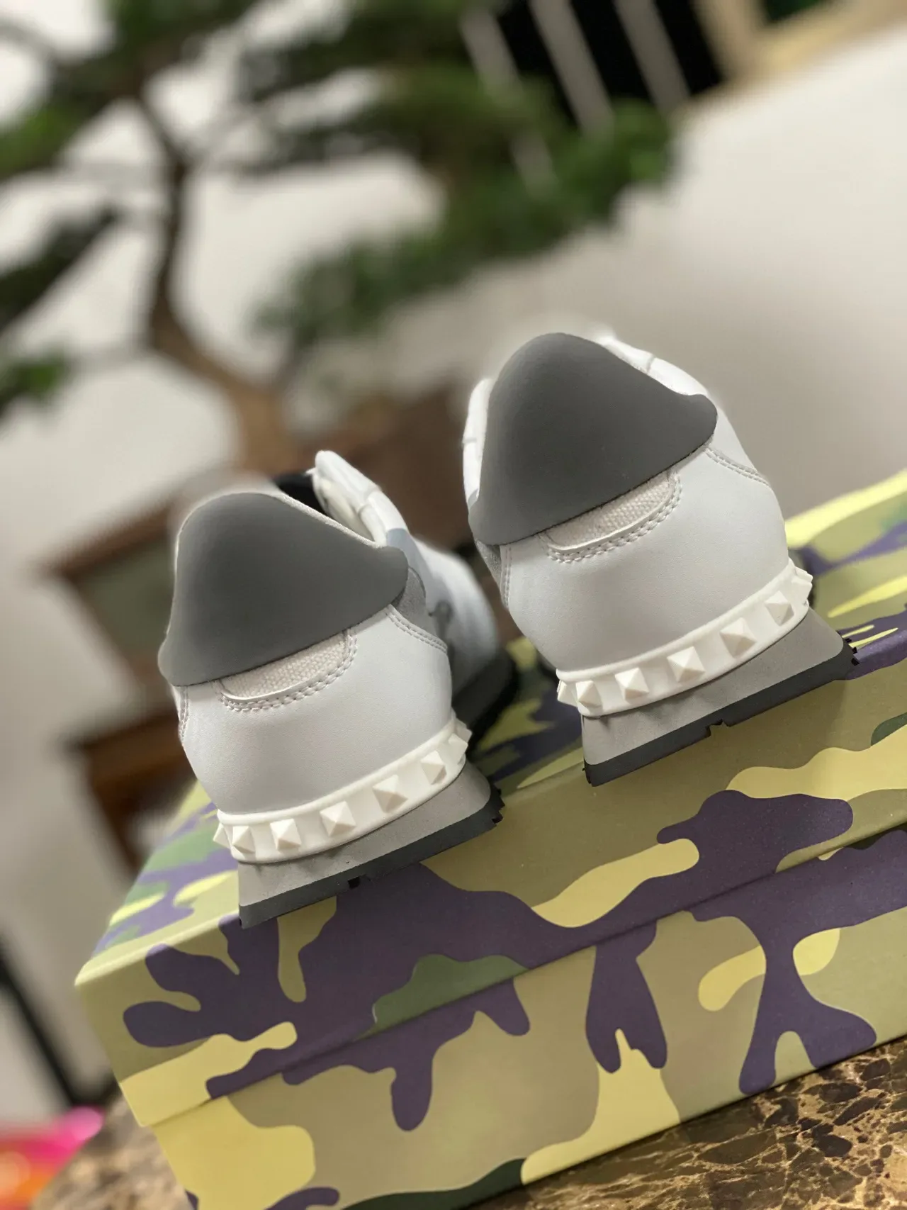 Valentino Rockstud Camouflage Blanc Gris Sneakers Lifestyle 2