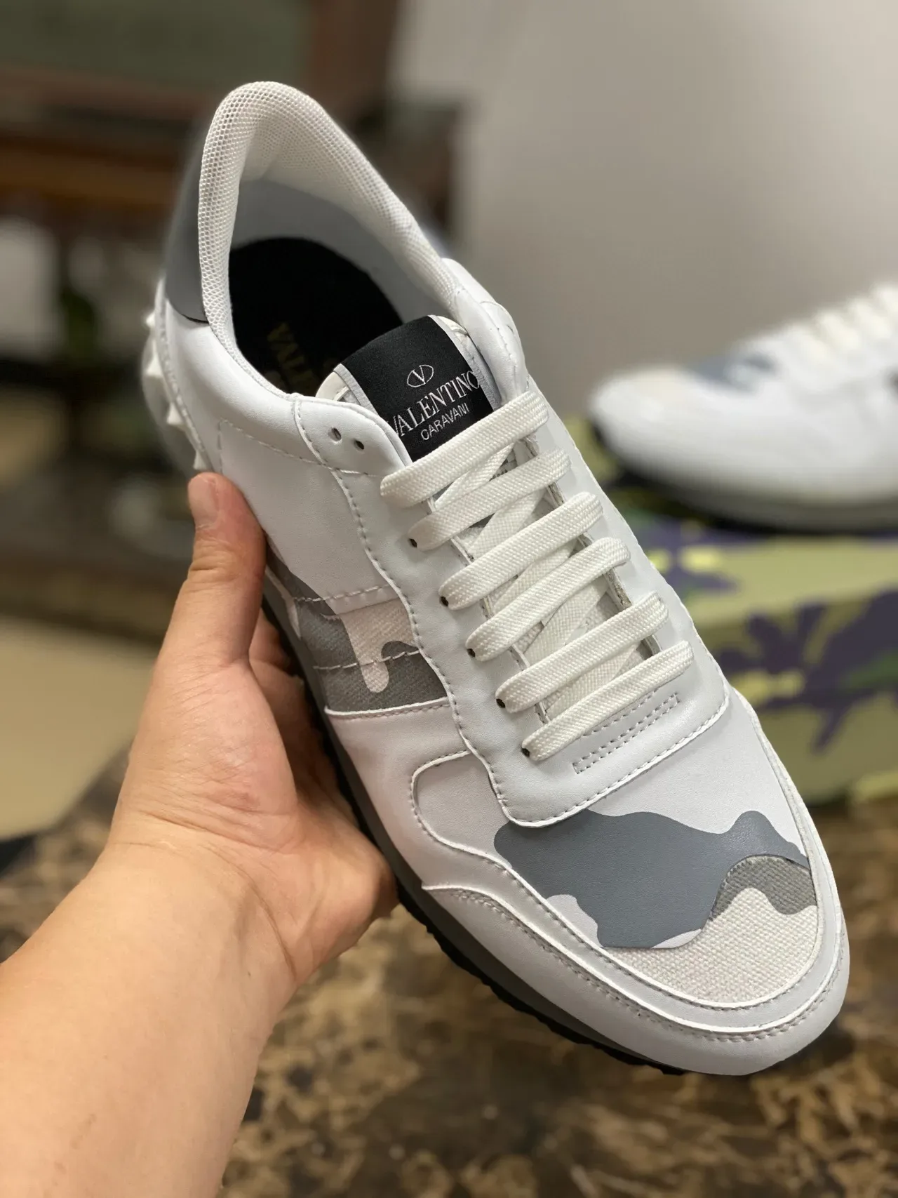 Valentino Rockstud Camouflage Blanc Gris Sneakers Lifestyle 4