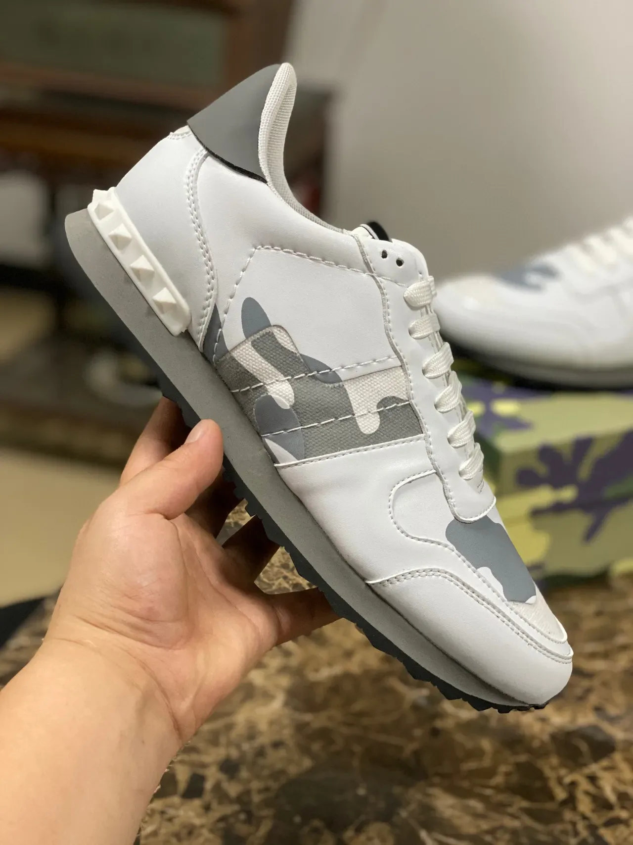 Valentino Rockstud Camouflage Blanc Gris Sneakers Lifestyle 5