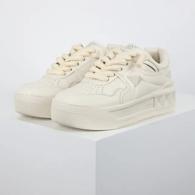 Valentino Rockstud 单色皮革平台生活方式运动鞋 2