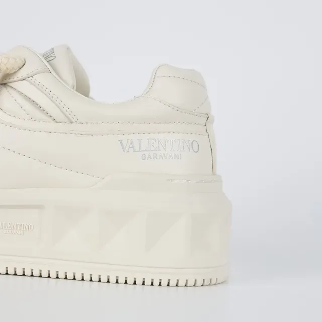 Valentino Rockstud 单色皮革平台生活方式运动鞋 4