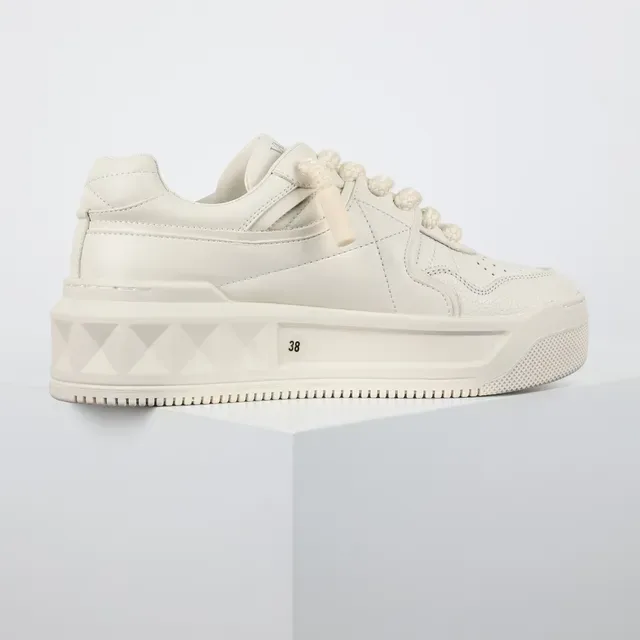 Valentino Rockstud 单色皮革平台生活方式运动鞋 7
