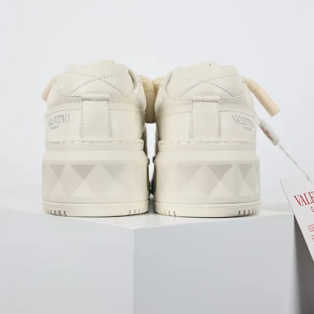 Valentino Rockstud 单色皮革平台生活方式运动鞋 8