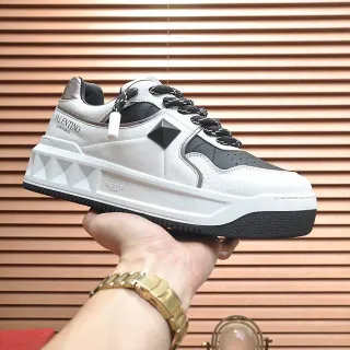 Valentino Rockstud منصة أسلوب حياة حذاء رياضي