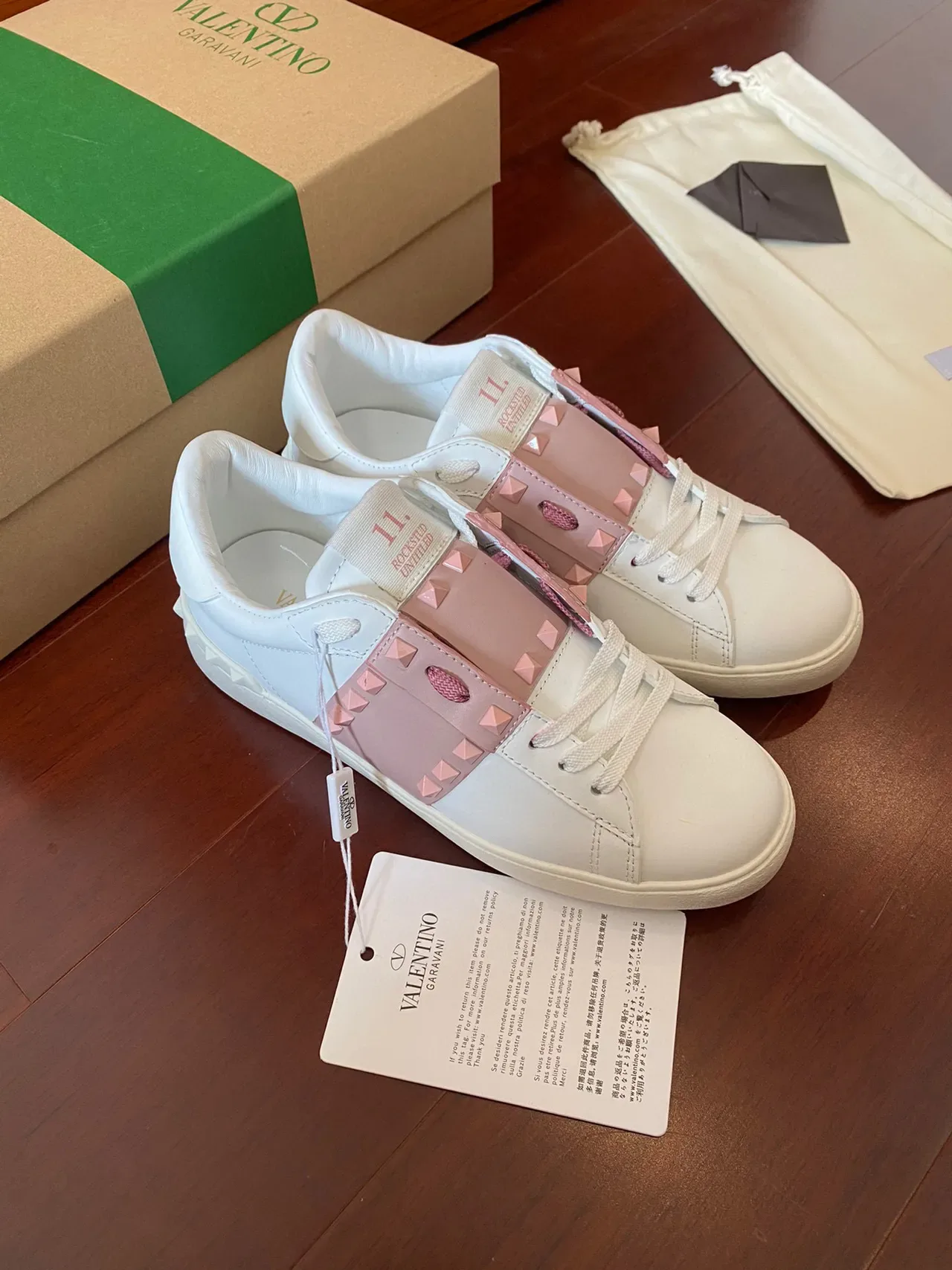 Valentino Rockstud Blanc et Rose avec Studs Sneakers Lifestyle 6