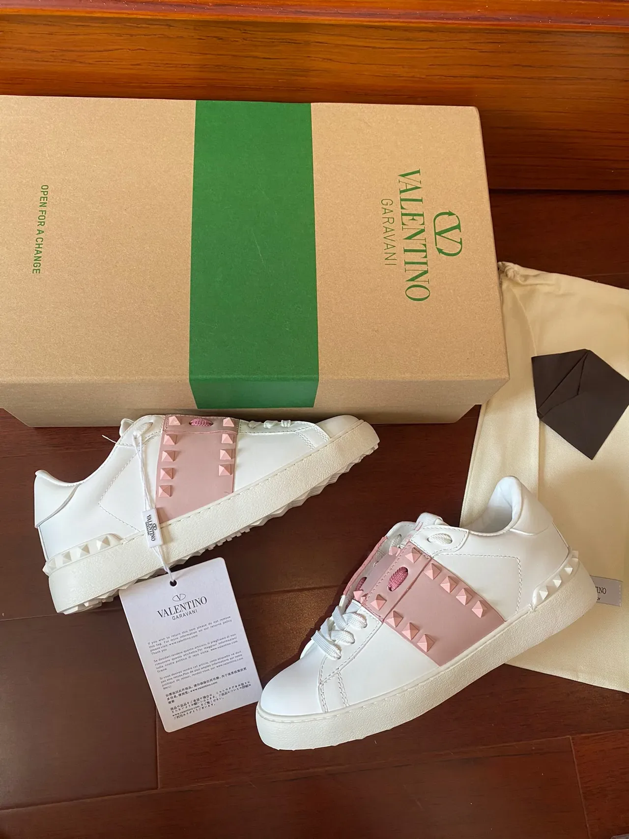 Valentino Rockstud Blanc et Rose avec Studs Sneakers Lifestyle 7