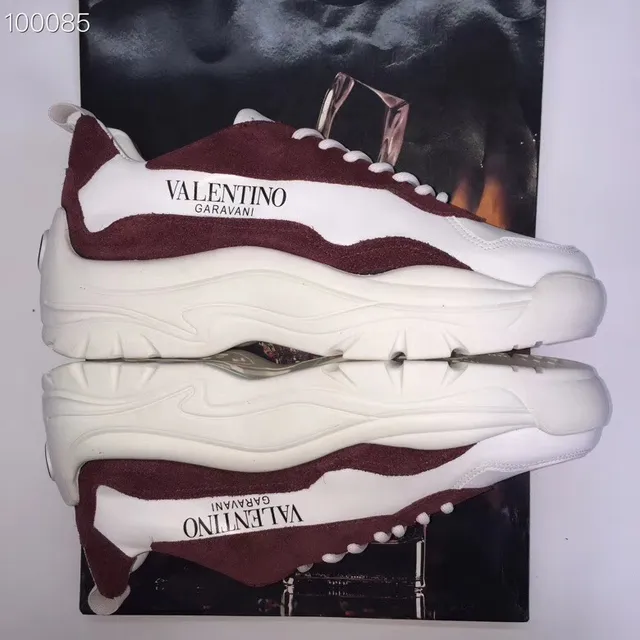 Valentino Rockstud sneakers chunky à semelle blanche bordeaux, semelle intermédiaire ondulée 3
