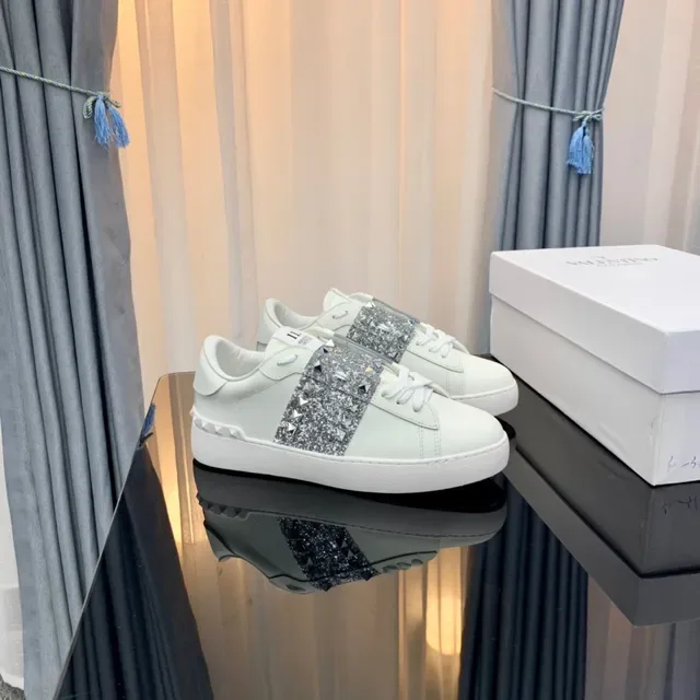 Valentino Rockstud সাদা চকচকে স্টাড লাইফস্টাইল স্নিকার্স 4