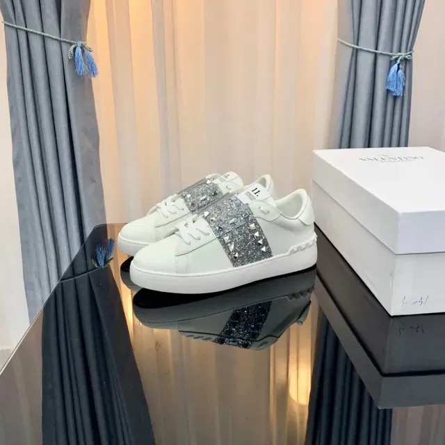 Valentino Rockstud সাদা চকচকে স্টাড লাইফস্টাইল স্নিকার্স 5