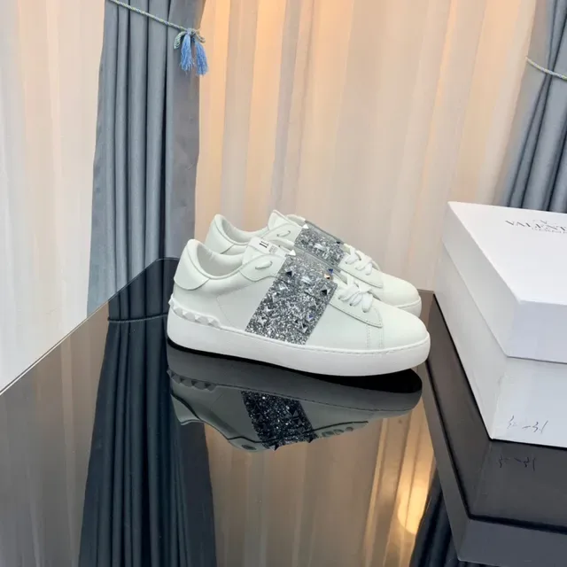 Valentino Rockstud সাদা চকচকে স্টাড লাইফস্টাইল স্নিকার্স 8