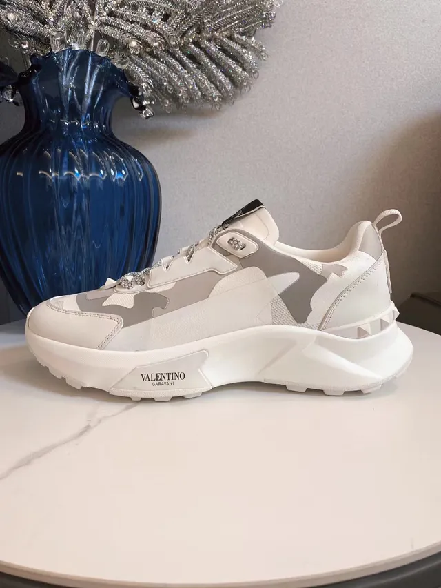 Valentino Rockstud semelles blanches grises panneaux camouflage sneakers chunky 4