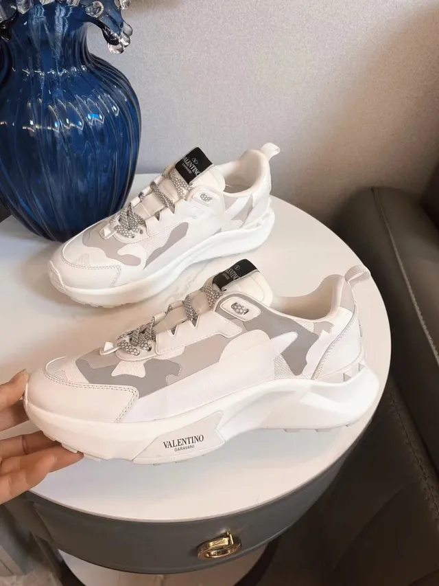 Valentino Rockstud semelles blanches grises panneaux camouflage sneakers chunky 7