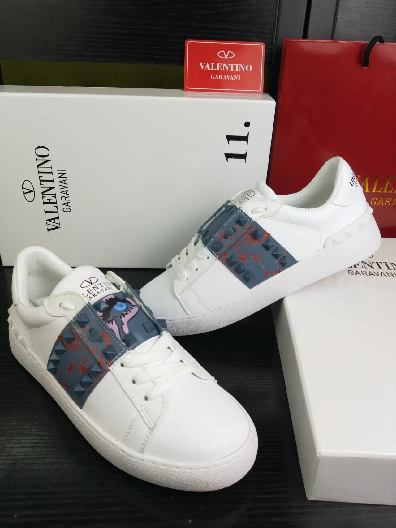 Valentino Rockstud 白色皮革铆钉带生活方式运动鞋 2