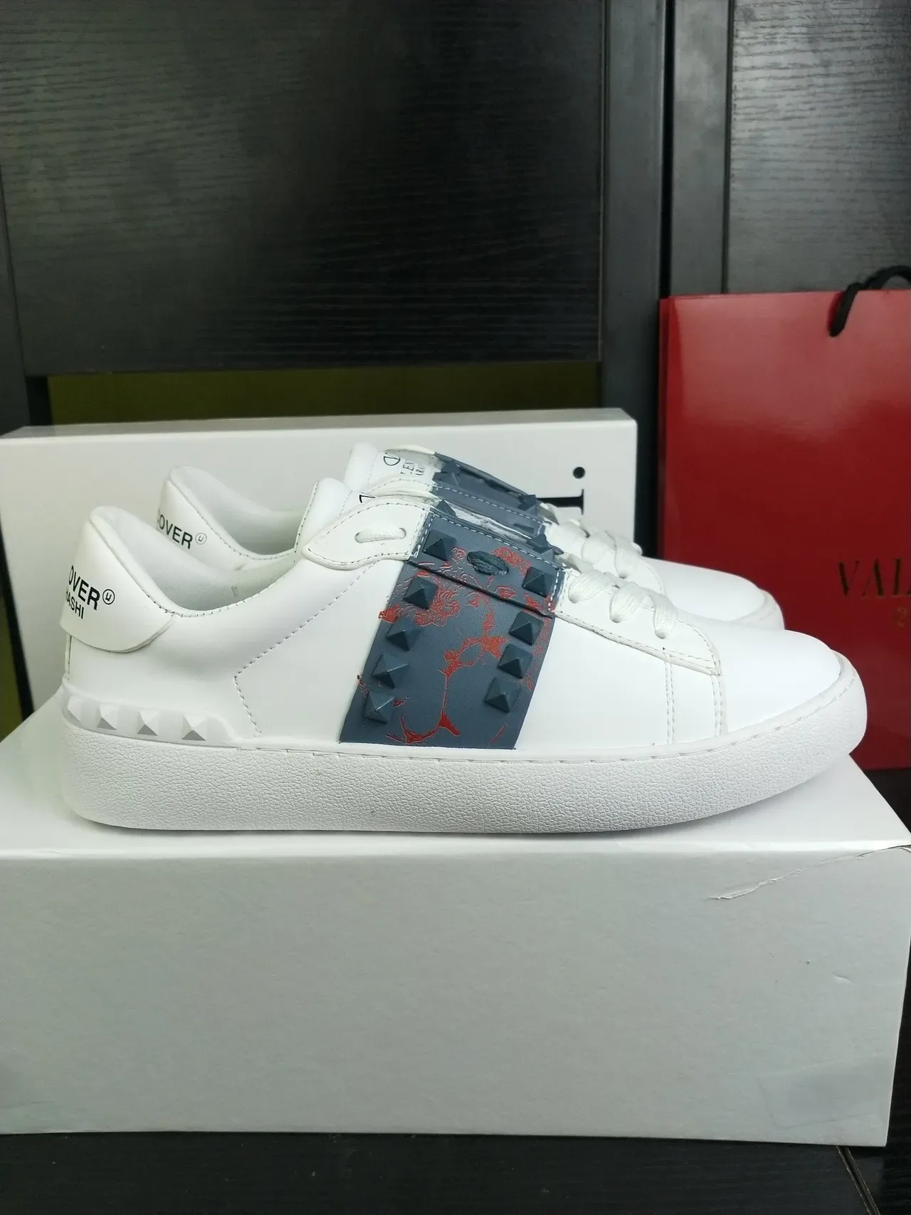 Valentino Rockstud 白色皮革铆钉带生活方式运动鞋 5