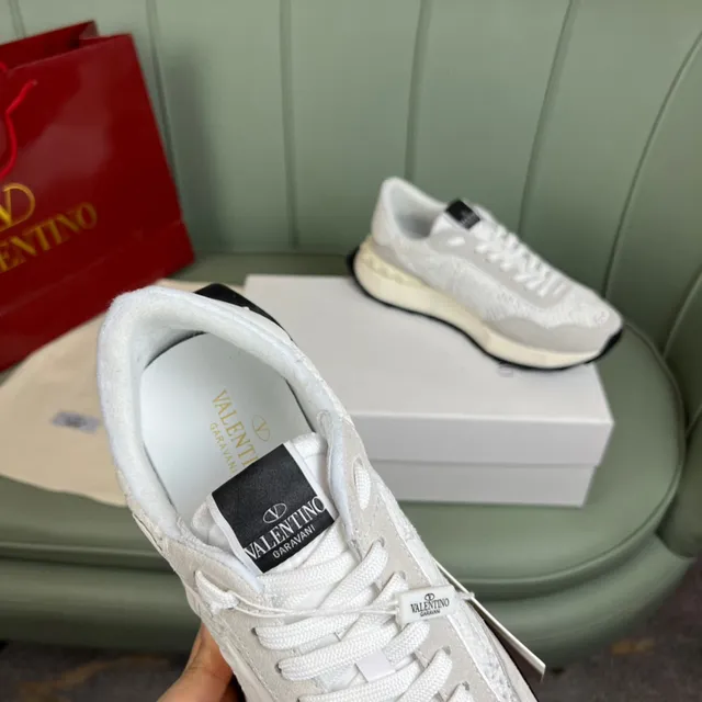 Valentino VLogo Runner sneakers lifestyle blancs gris perforés 3
