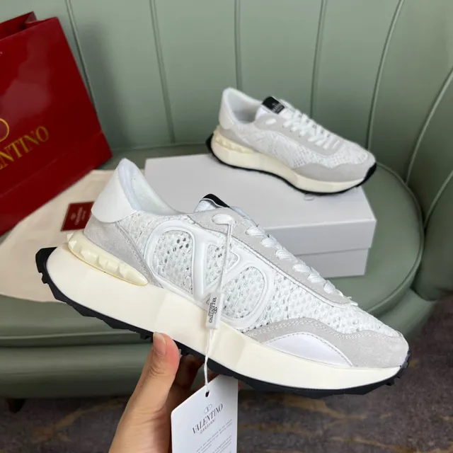 Valentino VLogo Runner sneakers lifestyle blancs gris perforés 4