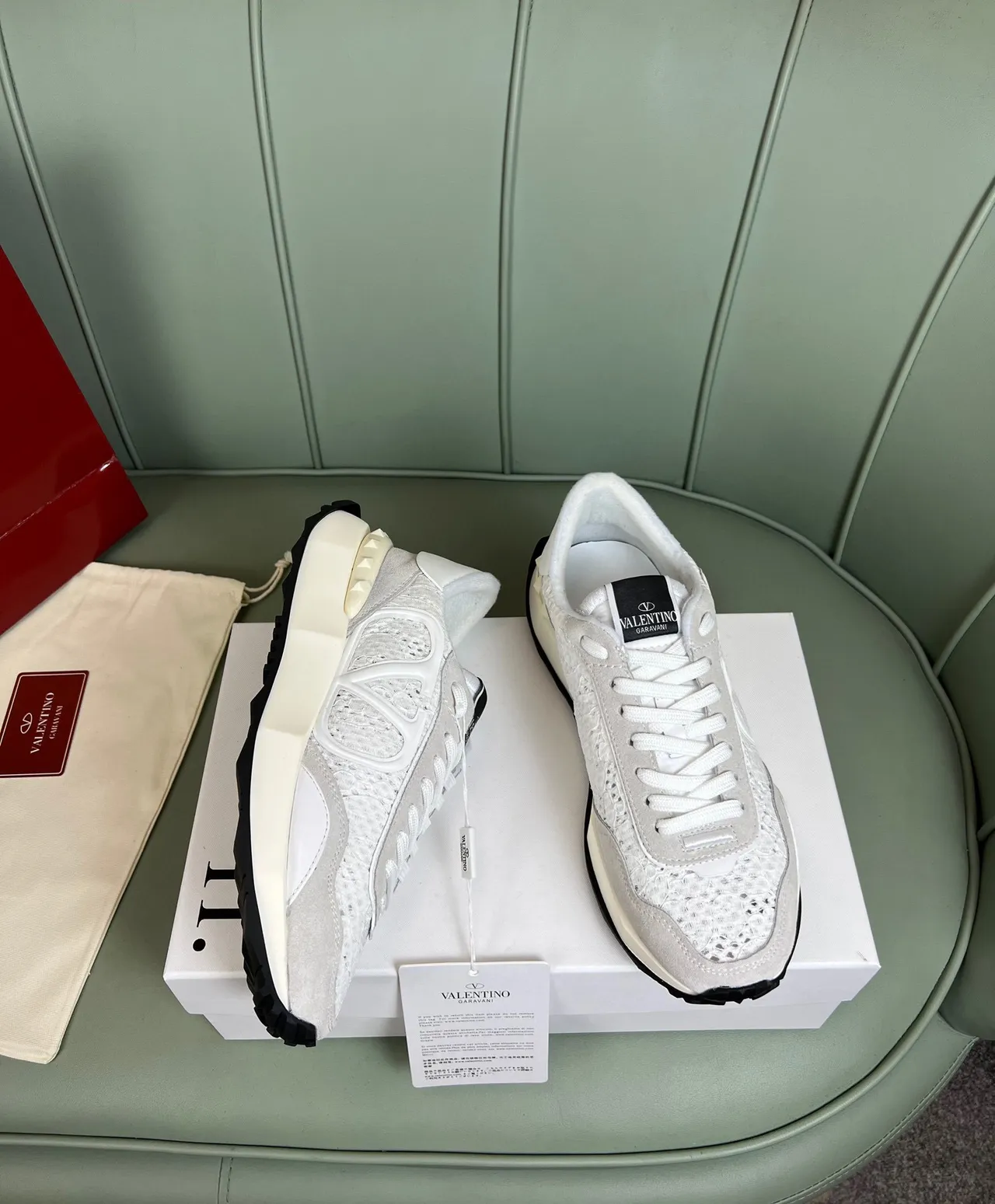 Valentino VLogo Runner sneakers lifestyle blancs gris perforés 5