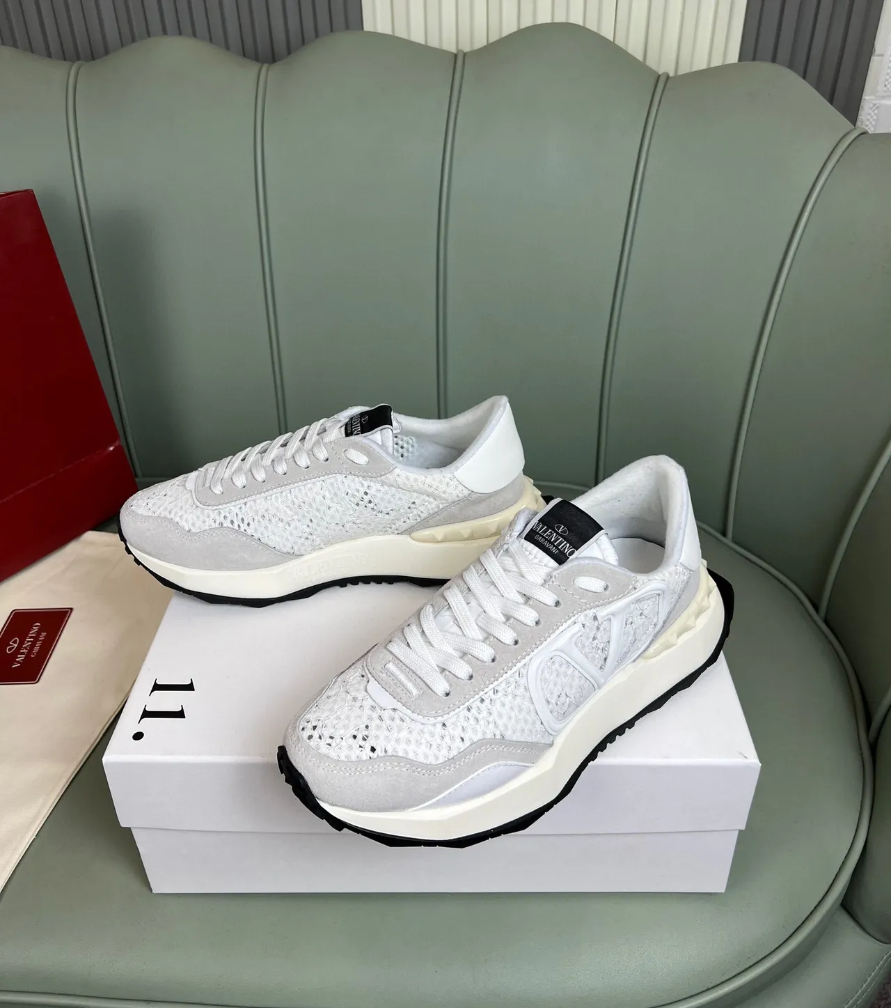 Valentino VLogo Runner sneakers lifestyle blancs gris perforés 8