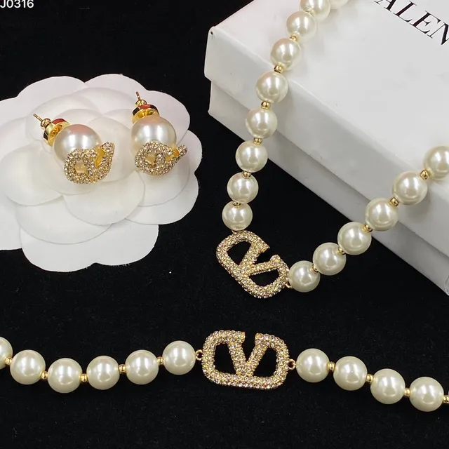 Valentino VLTN Bege Dourado Pérola Corrente Pavé-Crystal VLogo Colar 3