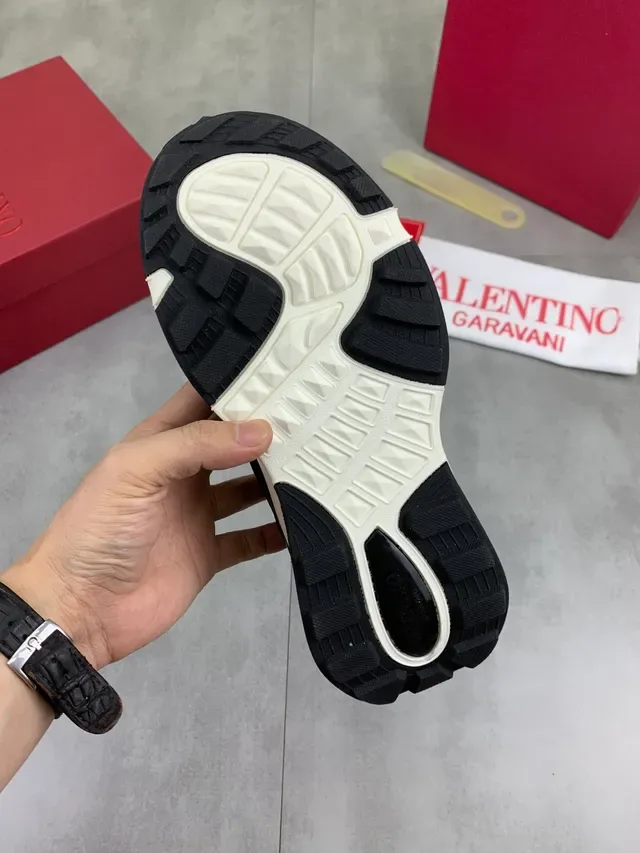 Valentino VLTN أحذية رياضية سوداء شبكية و سويدية تشونكي 2