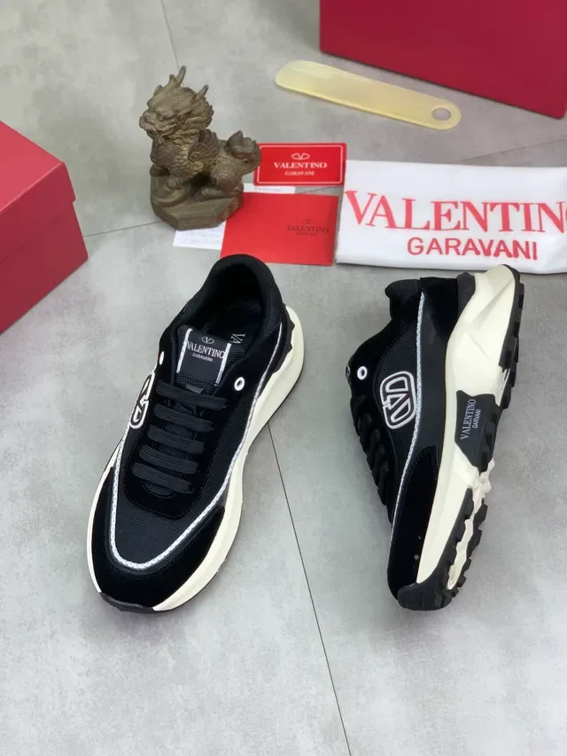 Valentino VLTN أحذية رياضية سوداء شبكية و سويدية تشونكي 5