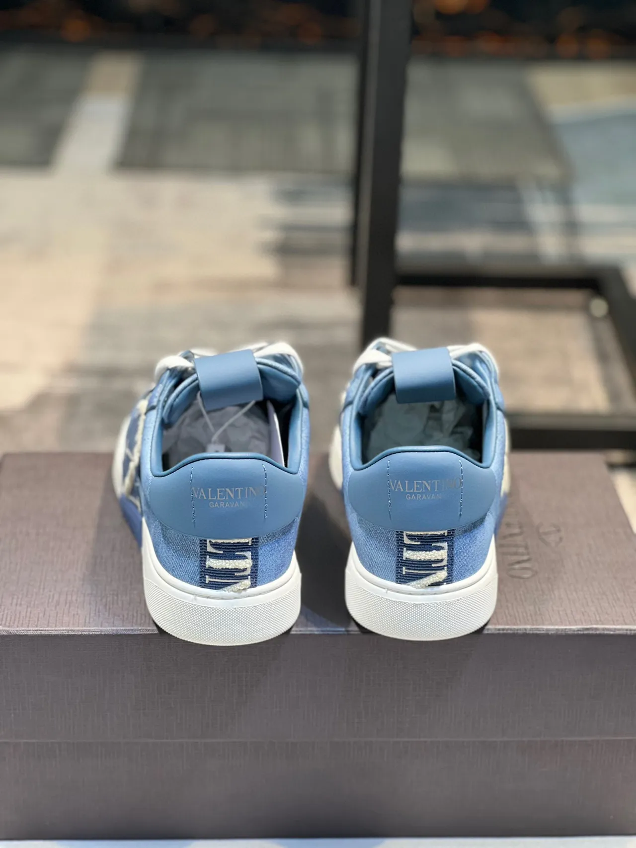 Valentino VLTN Tênis Lifestyle com Alça de Denim 2
