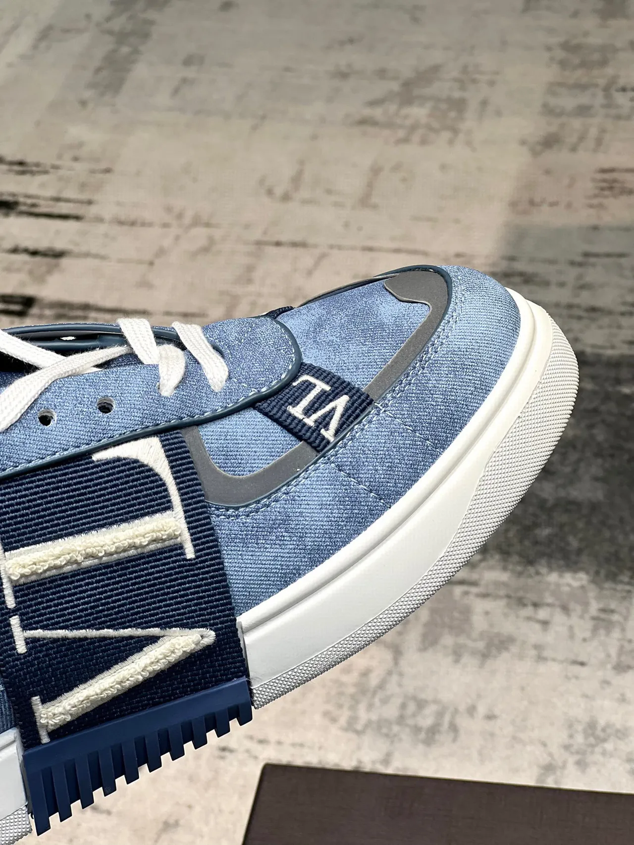 Valentino VLTN Tênis Lifestyle com Alça de Denim 3