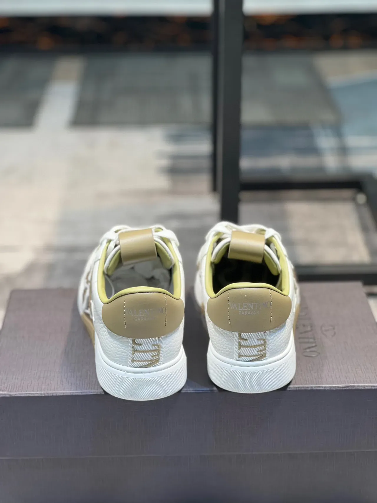 Valentino VLTN Sneaker Lifestyle avec Sangle en Cuir 2