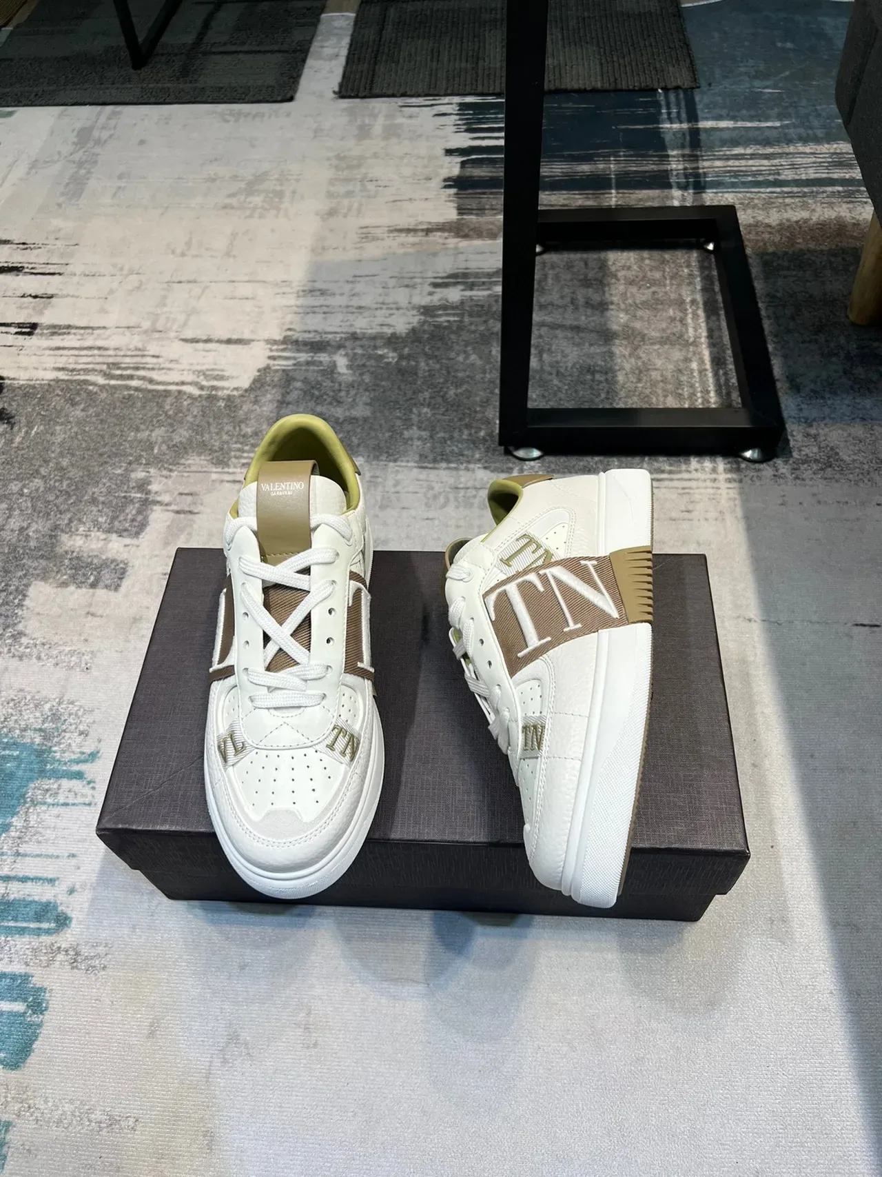 Valentino VLTN Sneaker Lifestyle avec Sangle en Cuir 4