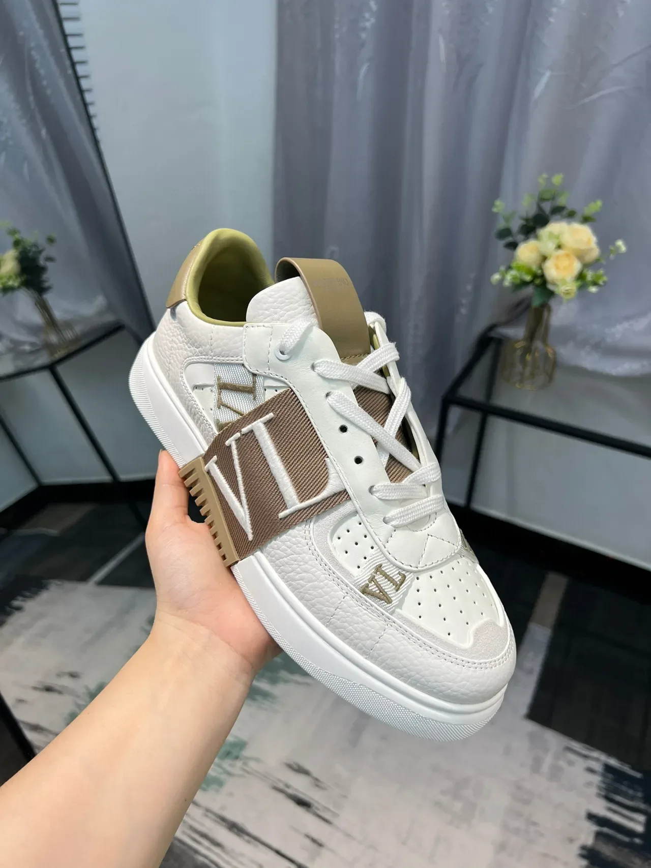 Valentino VLTN Sneaker Lifestyle avec Sangle en Cuir 6