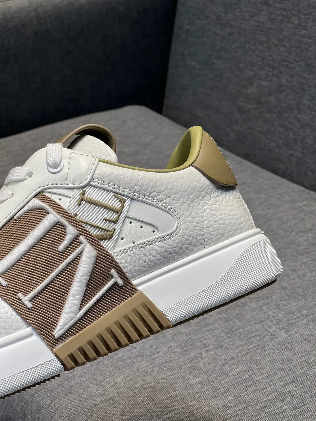 Valentino VLTN Sneaker Lifestyle avec Sangle en Cuir 8