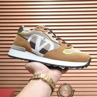 Valentino VLTN Runner Tan Brown أنتي شبكة لايف ستايل حذاء