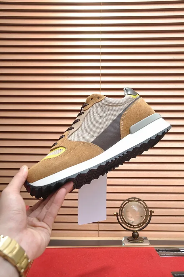 Valentino VLTN Runner Sneakers Lifestyle Marron Tan Daim et Mesh 4