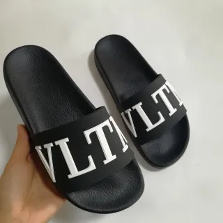 Valentino VLTN Slide negro y blanco pantuflas