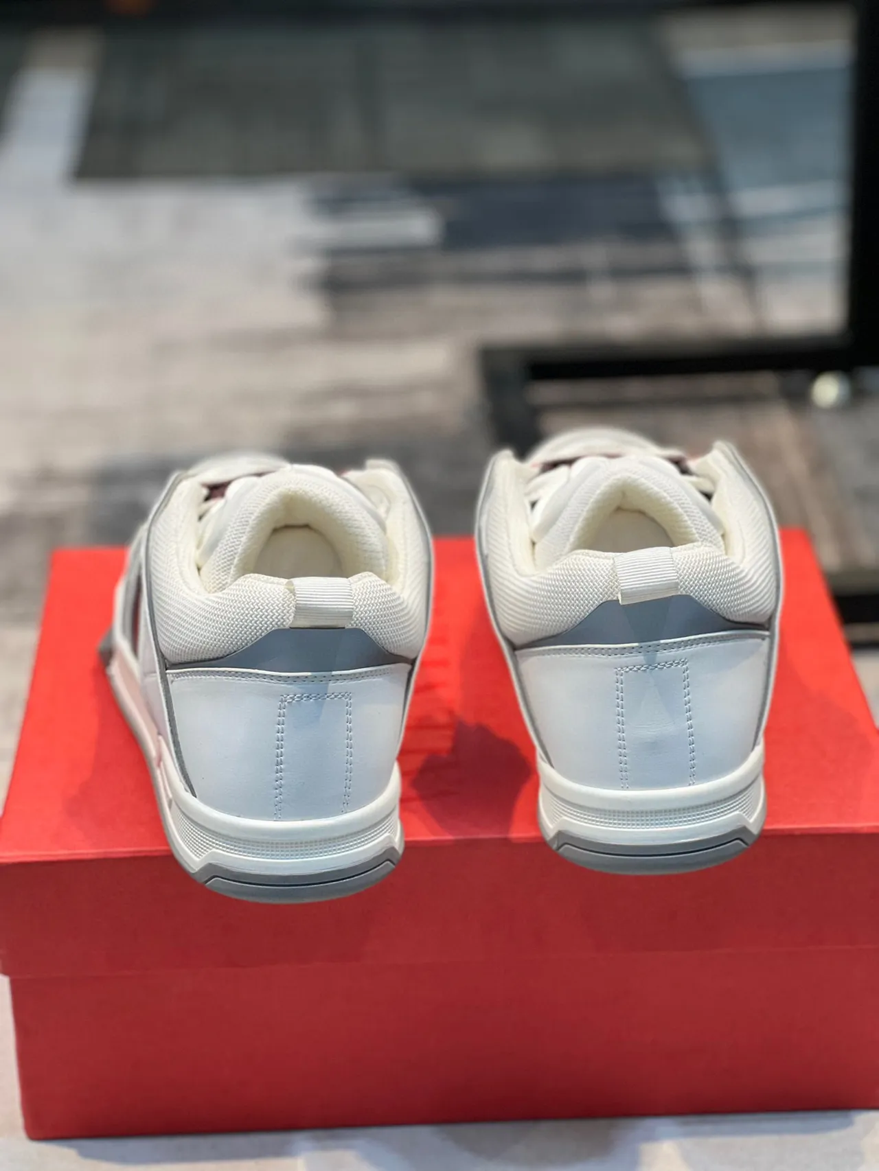 Valentino Blanc Bordeaux Couche Cuir et Maille Supérieure Panneau Géométrique Matelassé Latéral Sneakers Lifestyle 2