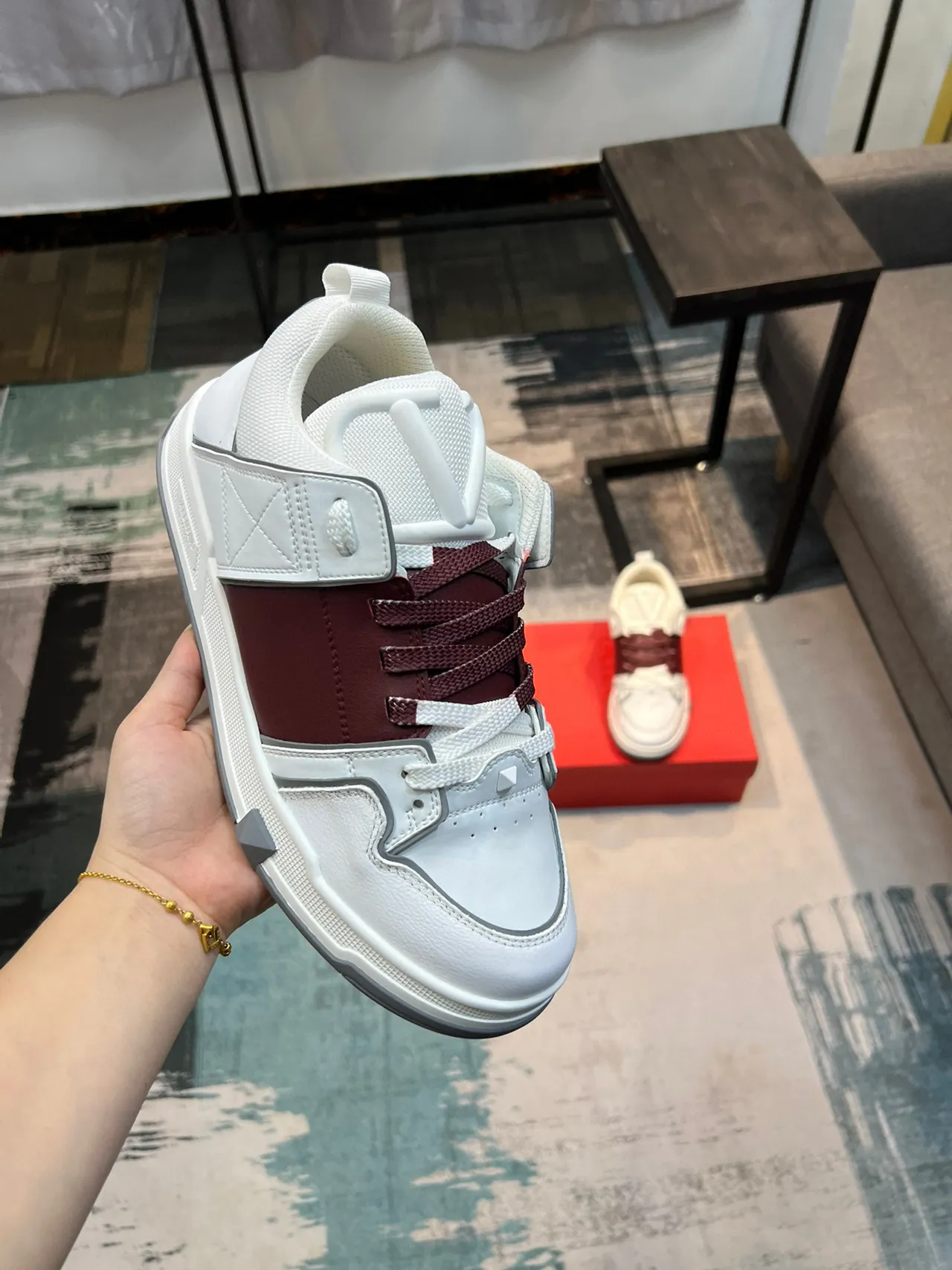 Valentino Blanc Bordeaux Couche Cuir et Maille Supérieure Panneau Géométrique Matelassé Latéral Sneakers Lifestyle 6