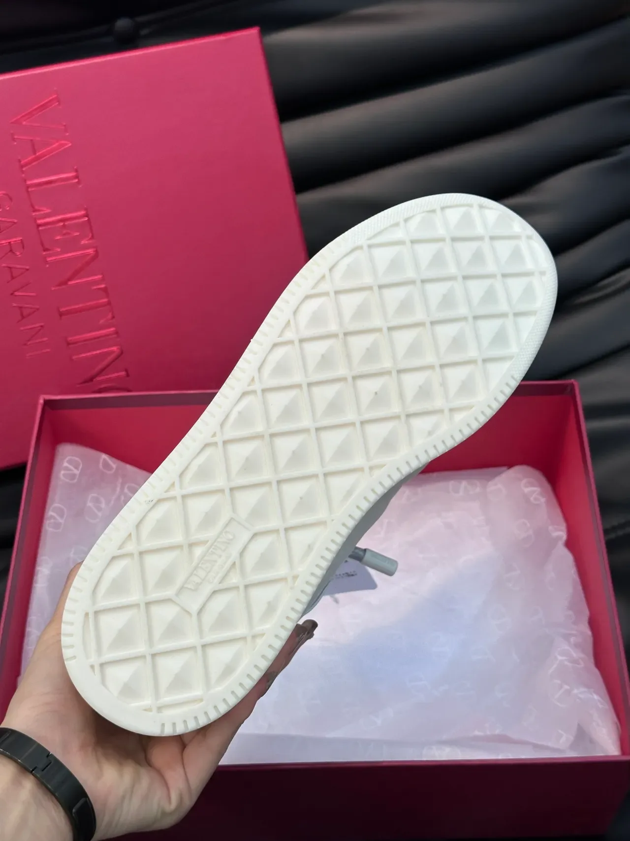 Valentino Branco Cinza Camadas Couro-e-Mesh Superior Placa Geométrica Metálica Lateral Tênis Lifestyle 3