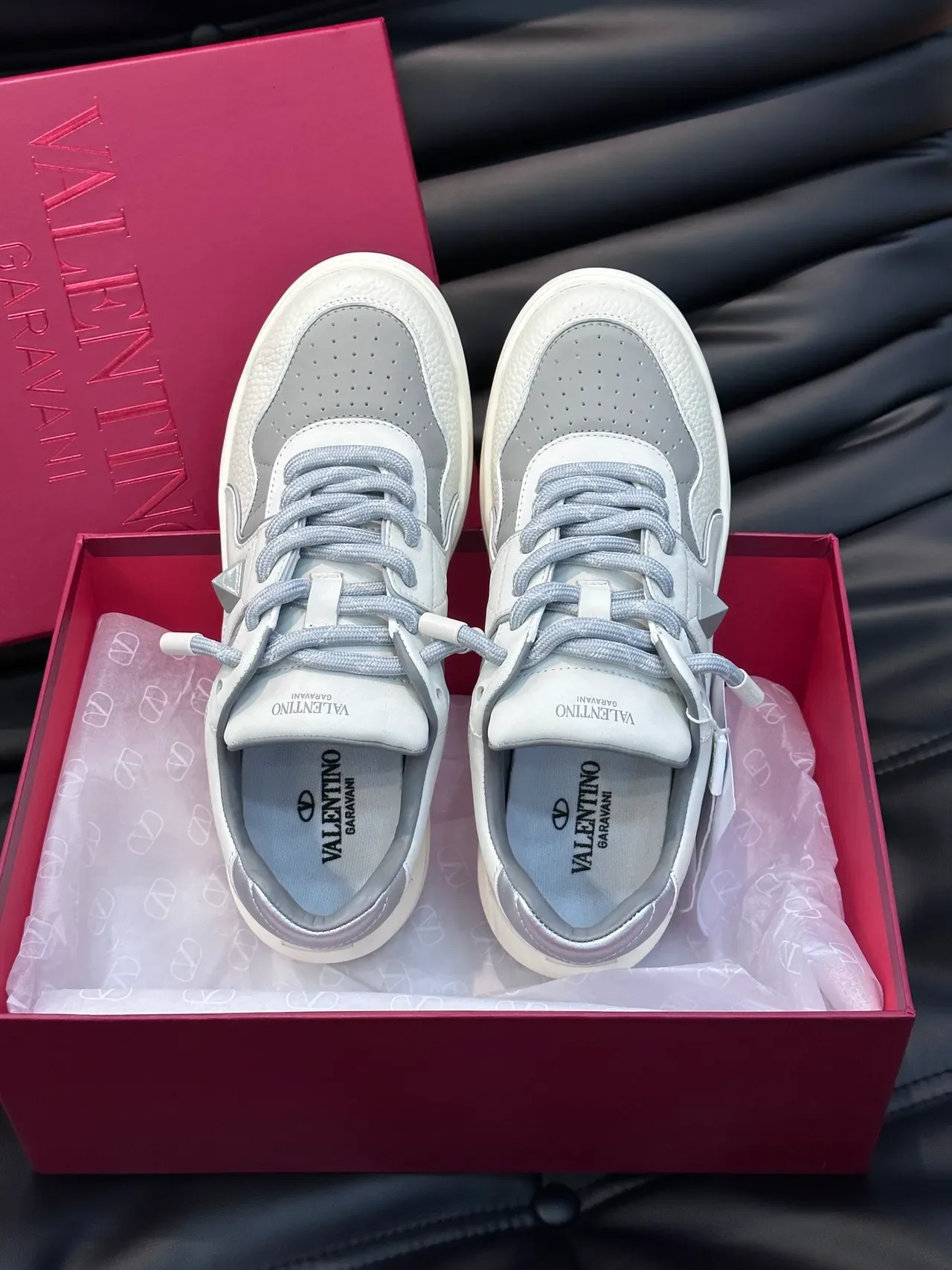 Valentino Branco Cinza Camadas Couro-e-Mesh Superior Placa Geométrica Metálica Lateral Tênis Lifestyle 5